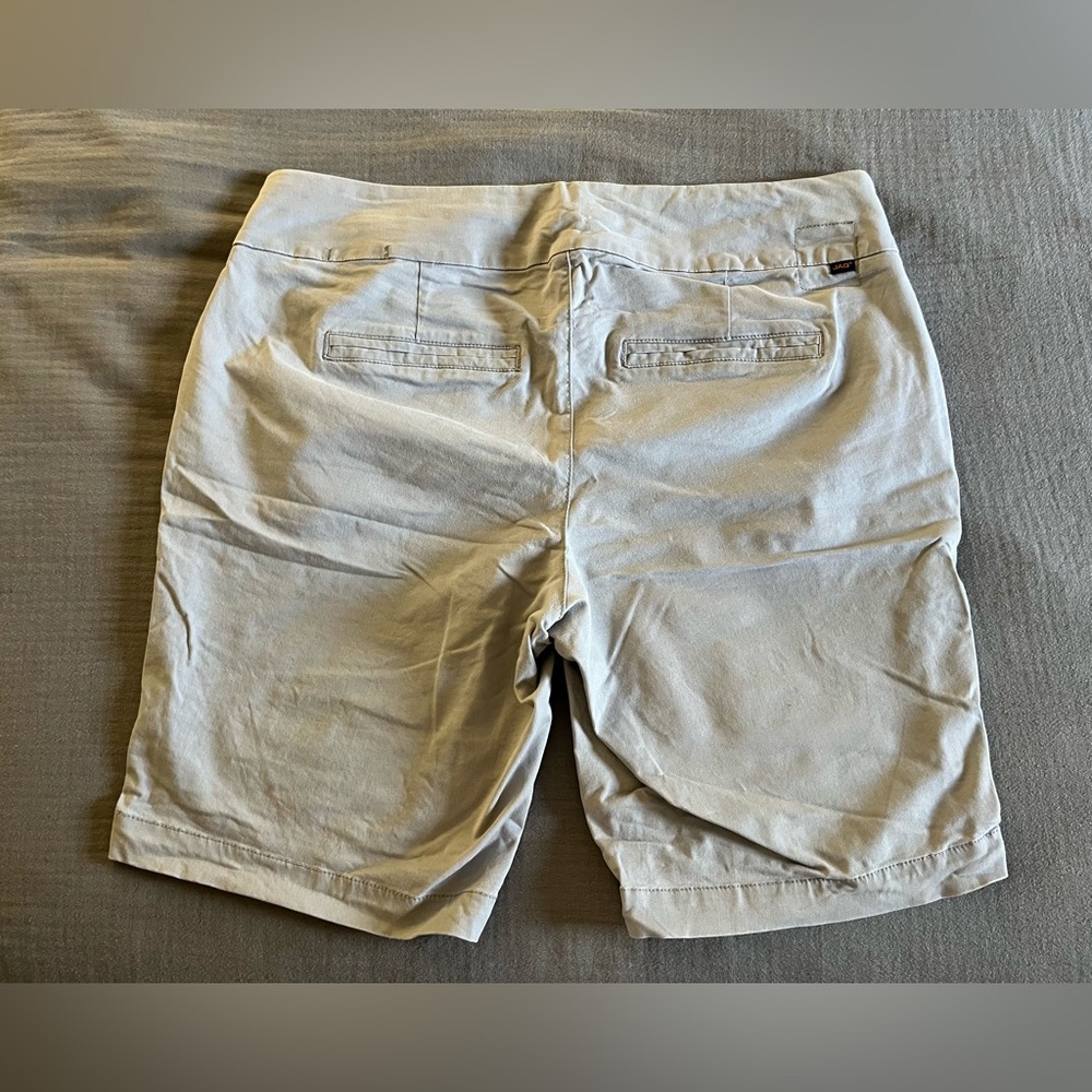 Light gray Jag Jeans women’s classic fit cotton blend pull-on shorts EUC 18W - Picture 2 of 11